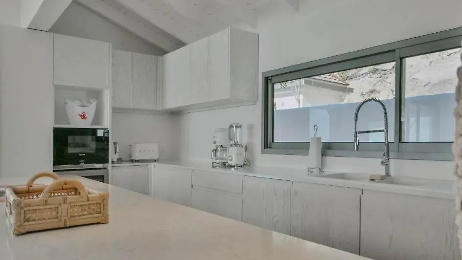 Contemporary Warm Villa with Tropical Setting Gustavia